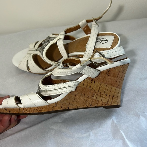 Clarks white wedge  Sandals with Strappy Design and Low Heel - Picture 5 of 8